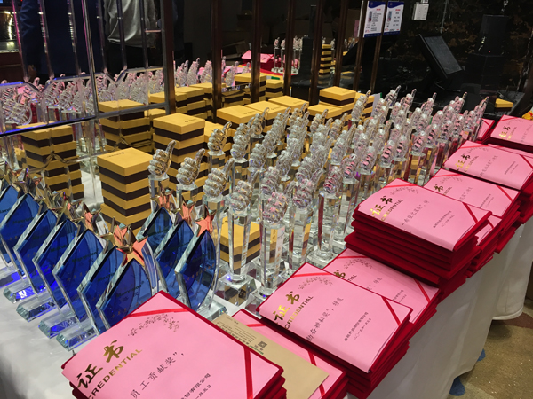 二十二年风雨  只因有你同行  又沐改革春风  再迎历史机遇 ——乐投(中国)letou·官方网页版,22周年庆典暨颁奖典礼