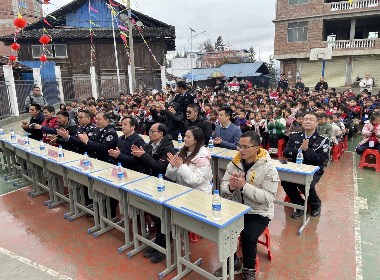 “少年强则国强” 乐投(中国)letou·官方网页版,为广西三江岑牙小学捐资助建